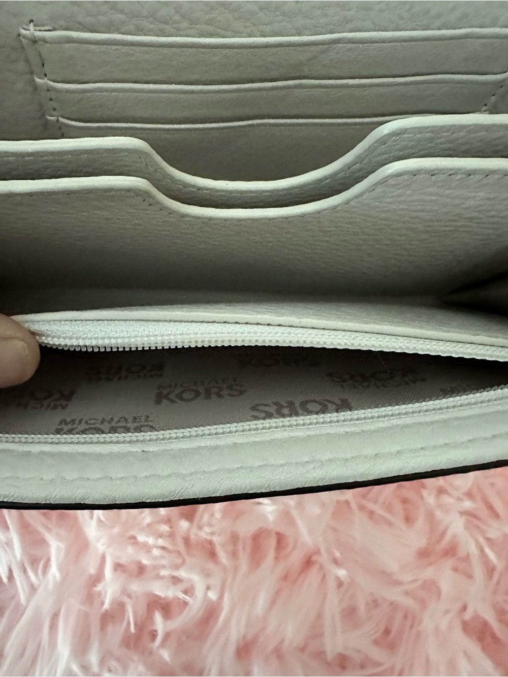 Michael Kors Ivory Pebble Leather Shoulder Crossbody with Goldtone Logo & Chain - Picture 5 of 7